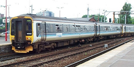 156403+156422 at Wolverhampton 23-Jun-01