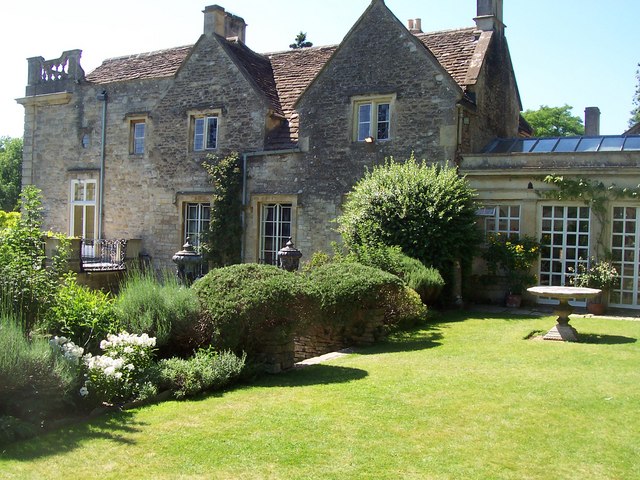 Iford_Manor_back