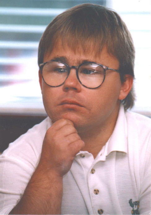 brown hair fringe. He had straight dark blonde to light brown hair (worn in a Spock fringe