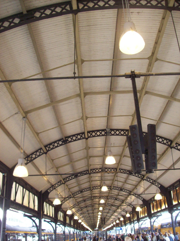 photograph of the roof at Nijmengen Station